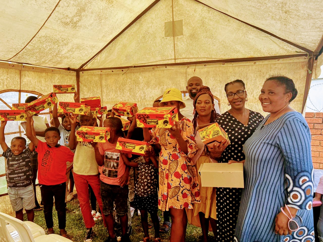 Umusa Projects handout school shoes in Lenasia South