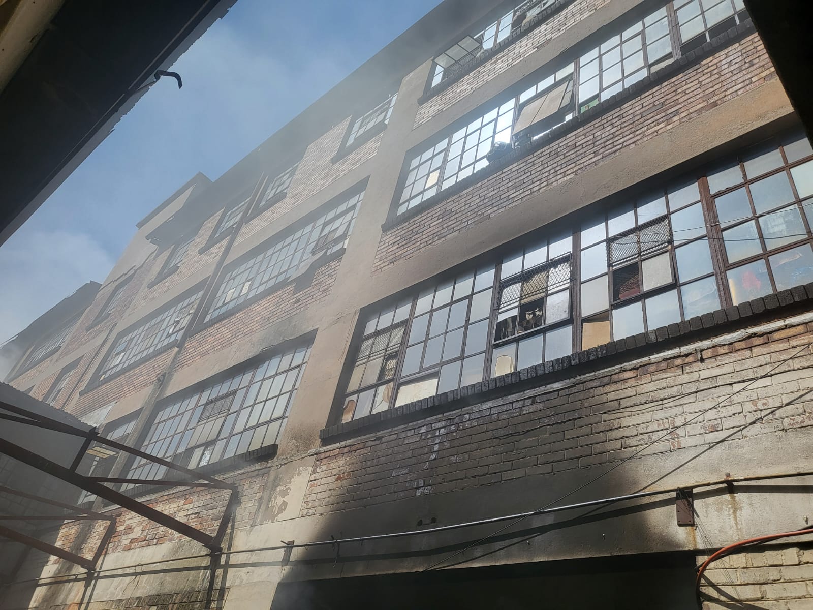 Breaking News: EMS responds to hijacked building on fire in Johannesburg