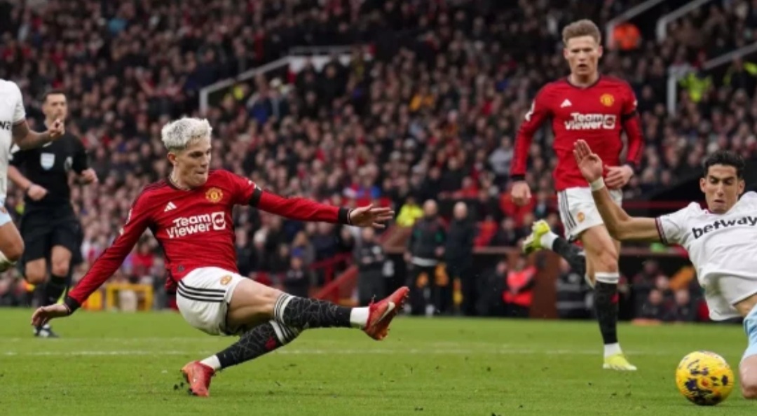 Alejandro Garnacho double sees Manchester United trounce woeful West Ham