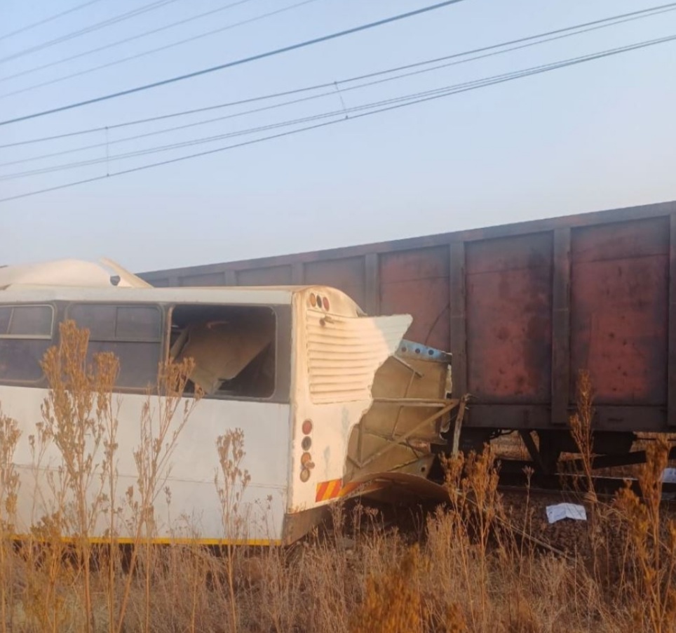 Collision between a train and a bus leaves six pupils dead in Mpumalanga
