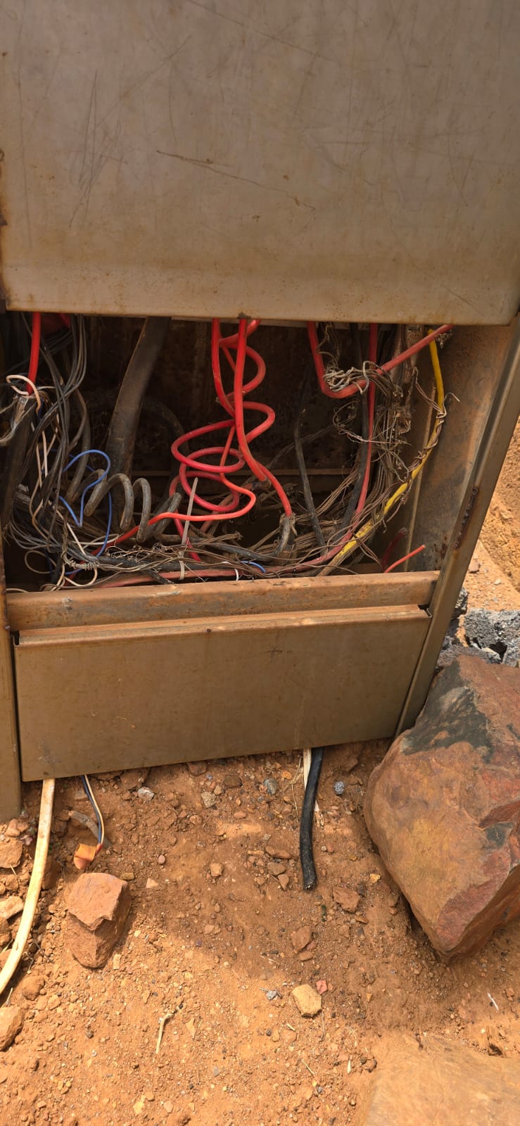 Vigilant residents expose major illegal power connections in Lenasia South