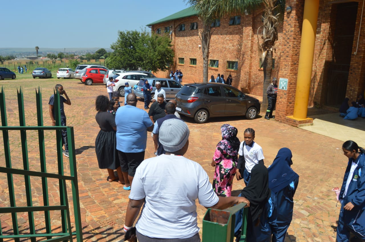 Bilal Combined School senior phase ‘sudden’ closure leaves parents and learners in the lurch, call for parents to meet at the school tomorrow morning at 6am