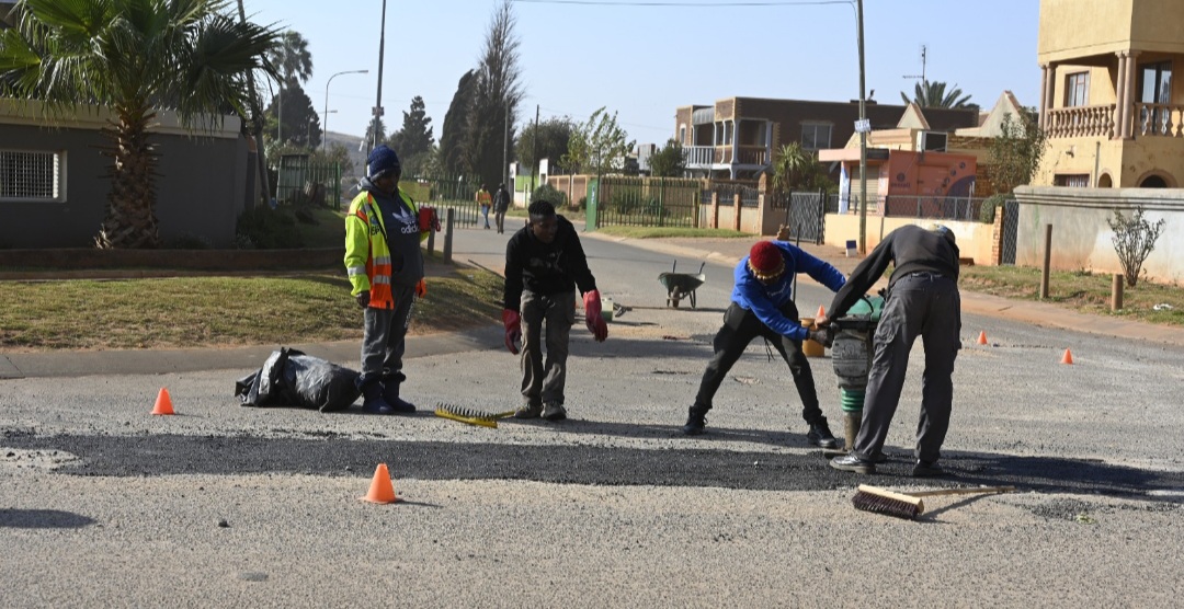 Fed-up Lenasia South residents fix Liverpool Street themselves!
